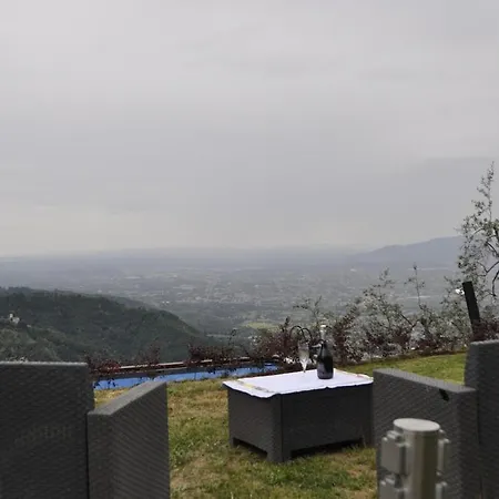 Casale Colle Belvedere Lucca